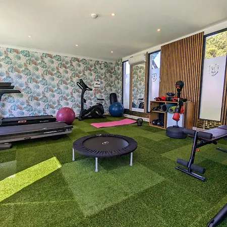 Le Confidentiel & 4*