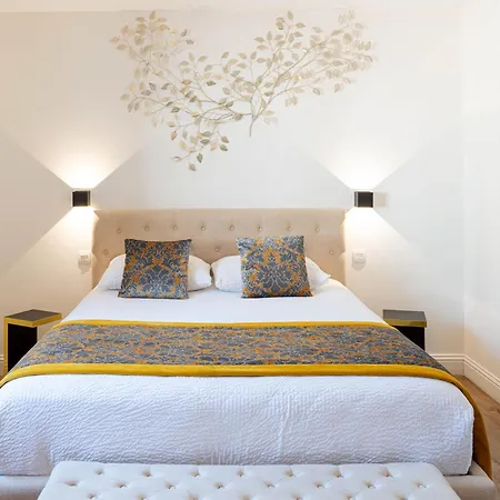 Le Confidentiel & Hotel 4*