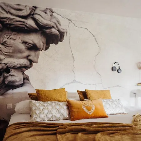 Le Confidentiel & Otel 4*