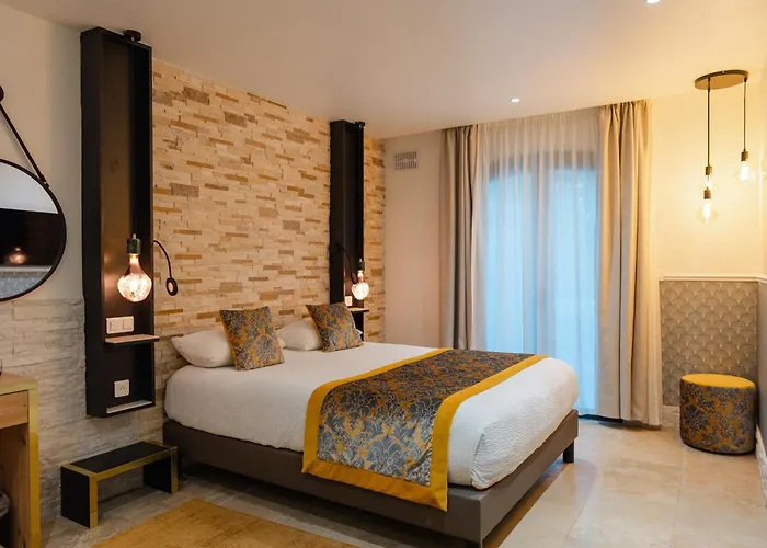 Le Confidentiel & Hotel 4*