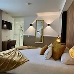 Szálloda Le Confidentiel & 4*