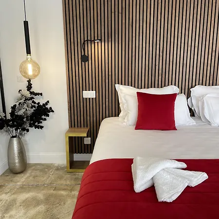 Готель Le Confidentiel & 4*