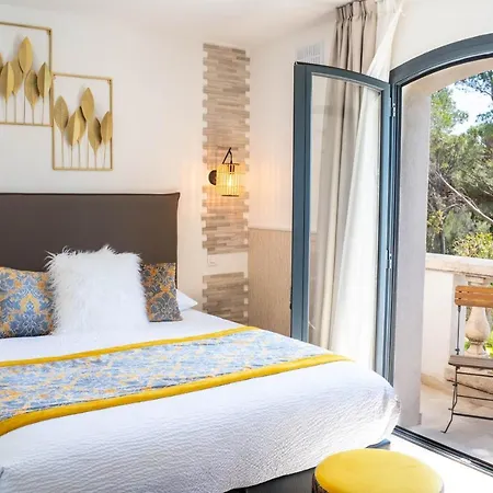 Готель Le Confidentiel &