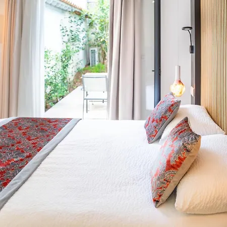 Le Confidentiel & Готель