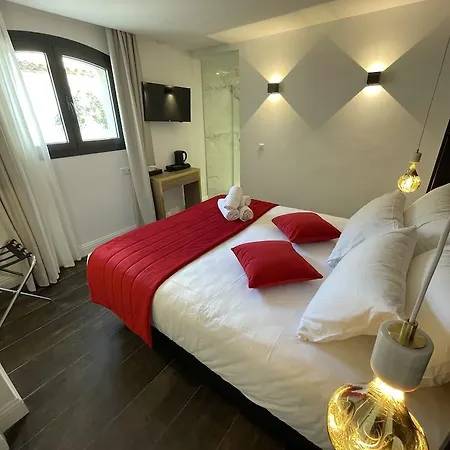 Le Confidentiel & Hotel 4*