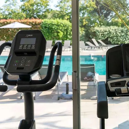 Le Confidentiel & 4* Сен-Рафаель