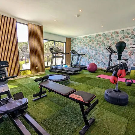 Le Confidentiel & 4* Сен-Рафаель