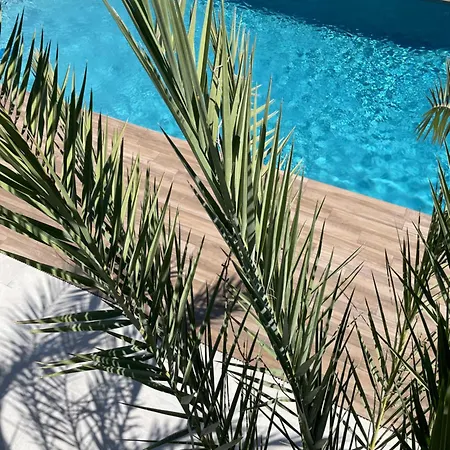 Le Confidentiel & 4*