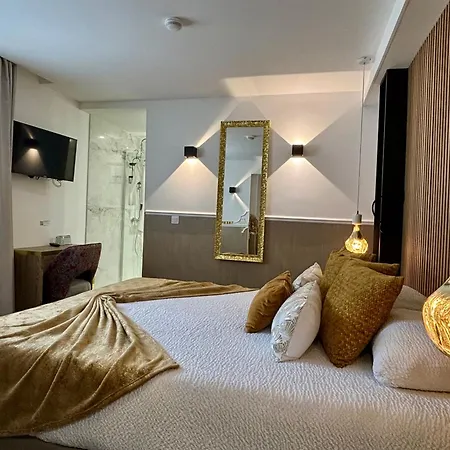 Готель Le Confidentiel & 4*