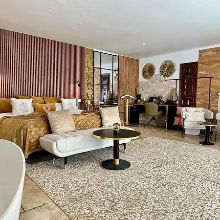 Готель Le Confidentiel &