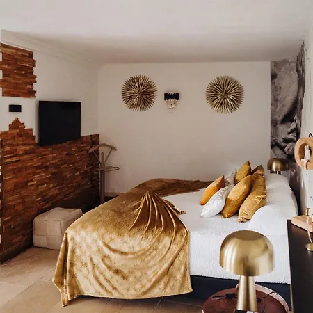 Le Confidentiel Hotel