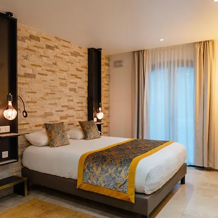 Le Confidentiel & Готель 4*