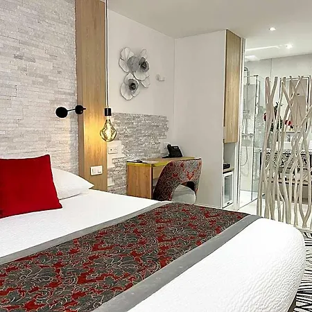 Hotel Le Confidentiel & 4*