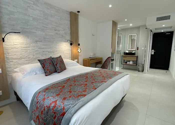 Le Confidentiel & Hotel