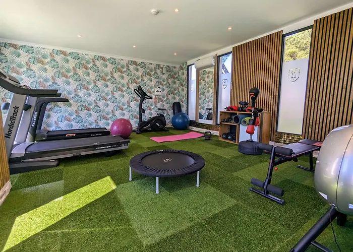 Le Confidentiel & 4*